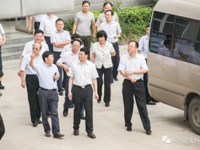 时任河南省省委书记谢伏瞻在郑州市、新密市领导陪同下莅临公司视察工作